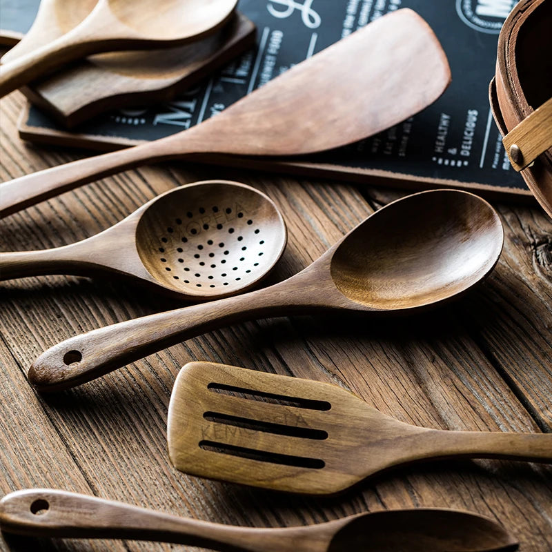 Conjunto de Utensílios de Cozinha em Madeira Teak – 9 Peças com Suporte para Colheres e Espátulas