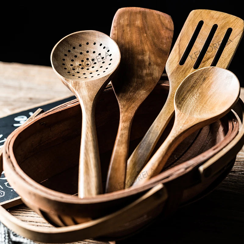 Conjunto de Utensílios de Cozinha em Madeira Teak – 9 Peças com Suporte para Colheres e Espátulas